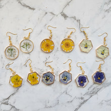 Load image into Gallery viewer, Dried Flower Earrings
