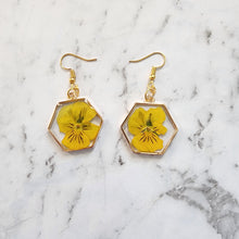 Load image into Gallery viewer, Dried Flower Earrings
