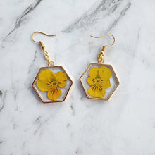 Load image into Gallery viewer, Dried Flower Earrings
