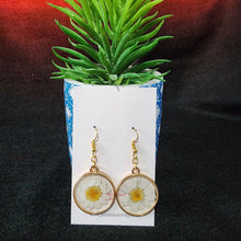 Load image into Gallery viewer, Dried Flower Earrings
