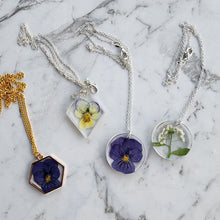 Load image into Gallery viewer, Dried Flower Necklace
