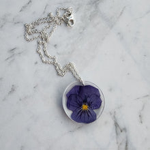 Load image into Gallery viewer, Dried Flower Necklace
